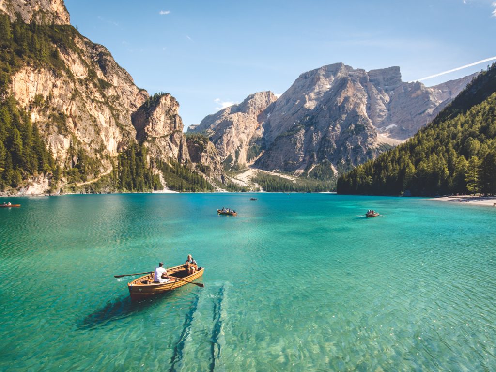 Boating across the sea in trending lifestyle Jsacnjkansjkn Asjcnakcka 1024x768